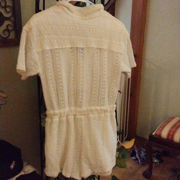 Women's white crochet romper  size S by New In  ~Like New! - Picture 3 of 4
